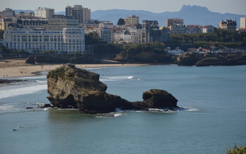 Les Clés d&rsquo;une Transaction Immobilière Réussie à Biarritz